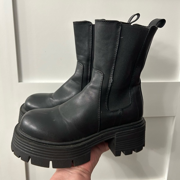 Lulus Chunky Black Chelsea Ankle Platform Boots Size 7.5 - Picture 5 of 9